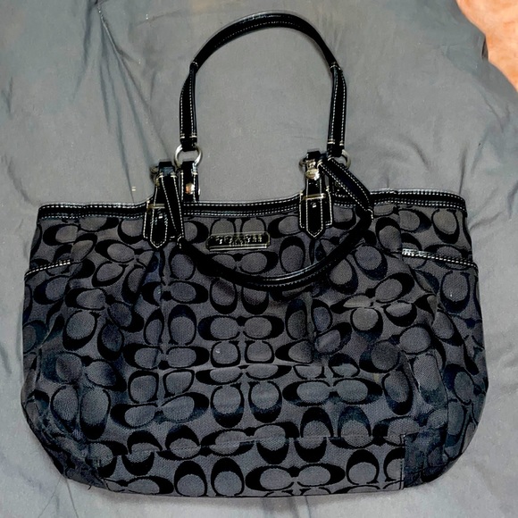 Coach Handbags - Coach purse and it’s very very convenient you will love it!! I guarantee it!!!!!